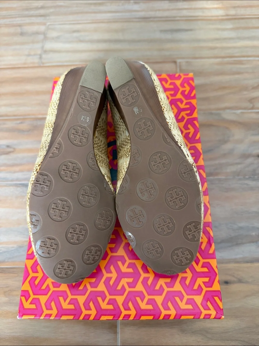 Tory Burch Sally Raffia Straw Wedge / size 5.5